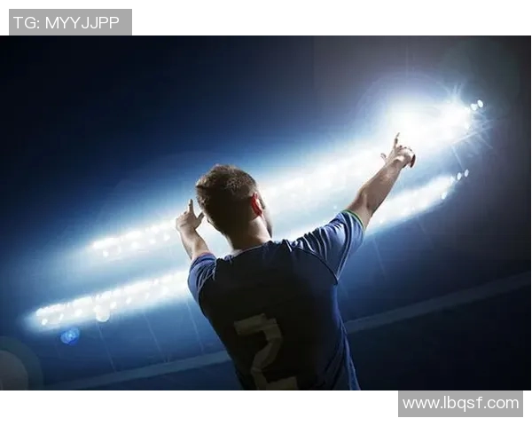 足球明星背影照片展现他们的独特魅力与奋斗历程的瞬间回顾