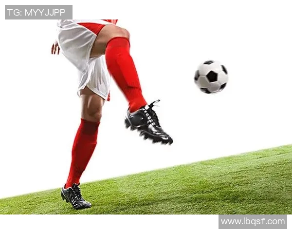 足球明星精彩瞬间角球踢球姿势全景展示与技巧解析